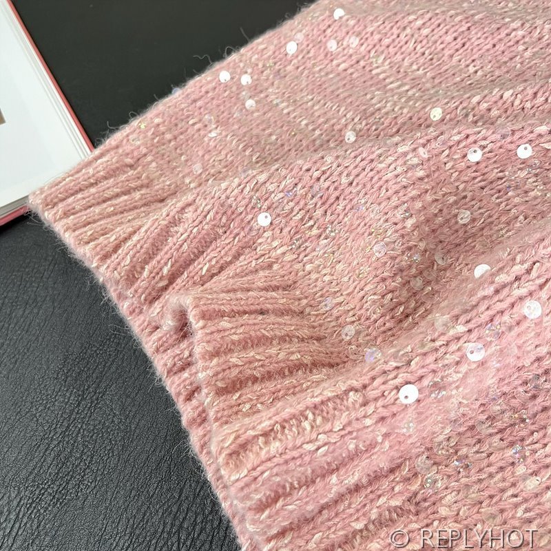 미우미우 헤비 스팽글 후드 스웨터 [매장가 240만원대]