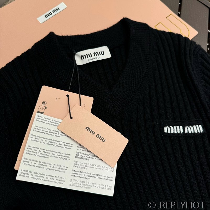 미우미우 크롭 울 스웨터 [매장가 200만원대]