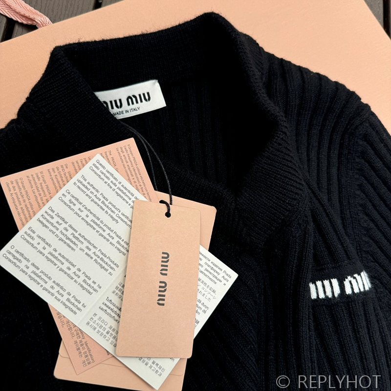 미우미우 크롭 울 스웨터 [매장가 200만원대]