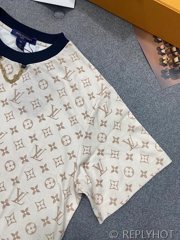 루이비통 모노그램 티셔츠 [매장가 164만원대]