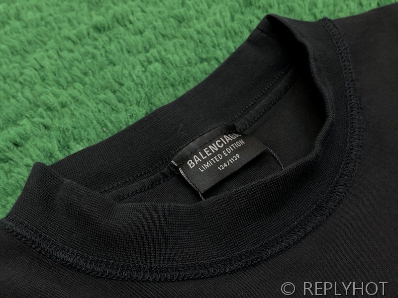 발렌시아가 뮤직  BFRND 시리즈 커넥티드 인사이드-아웃 오버사이즈 티셔츠 페이드 블랙 [매장가 116만원대]