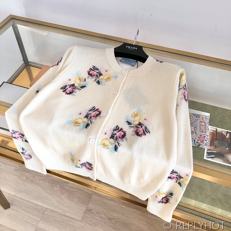 프라다 가디건 P25M97SOOO 15IT F0627 ALBINO [매장가 300만원대]