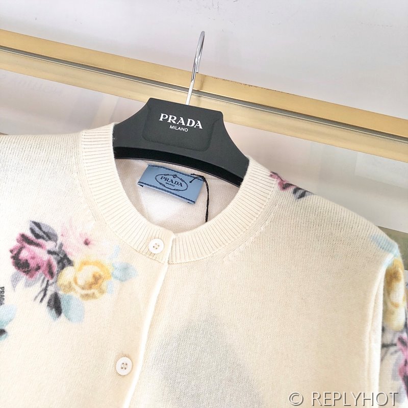 프라다 가디건 P25M97SOOO 15IT F0627 ALBINO [매장가 300만원대]