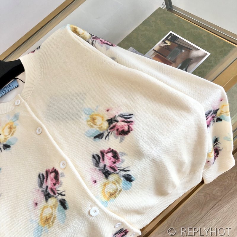 프라다 가디건 P25M97SOOO 15IT F0627 ALBINO [매장가 300만원대]