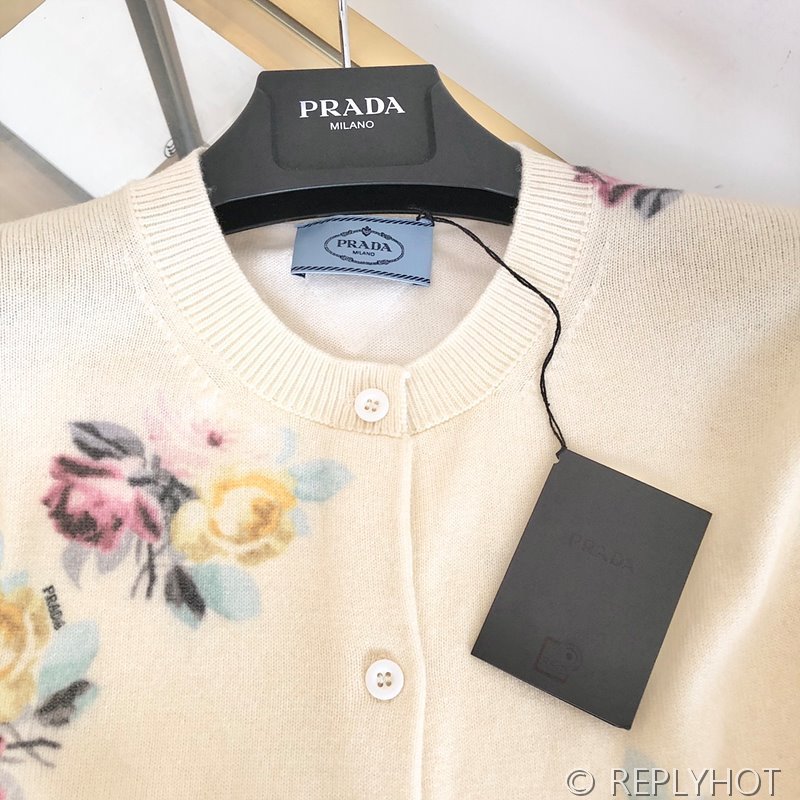 프라다 가디건 P25M97SOOO 15IT F0627 ALBINO [매장가 300만원대]