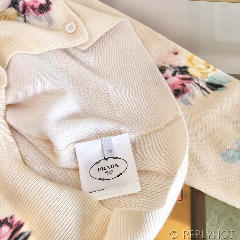 프라다 가디건 P25M97SOOO 15IT F0627 ALBINO [매장가 300만원대]