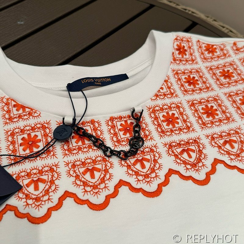 루이비통 플로럴 레이스 엠브로이더리 티셔츠 [매장가 162만원대]