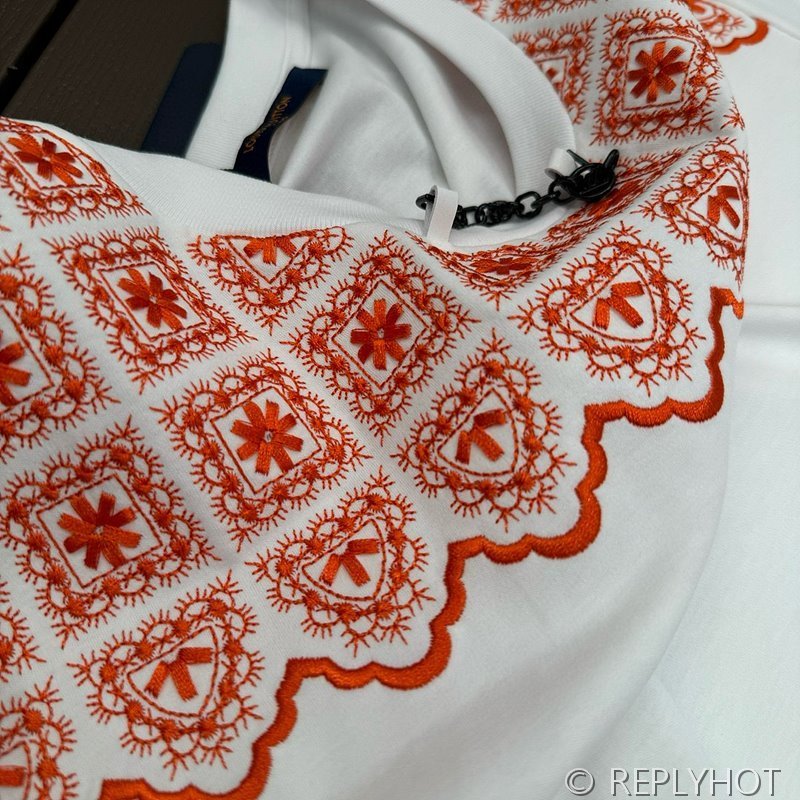 루이비통 플로럴 레이스 엠브로이더리 티셔츠 [매장가 162만원대]