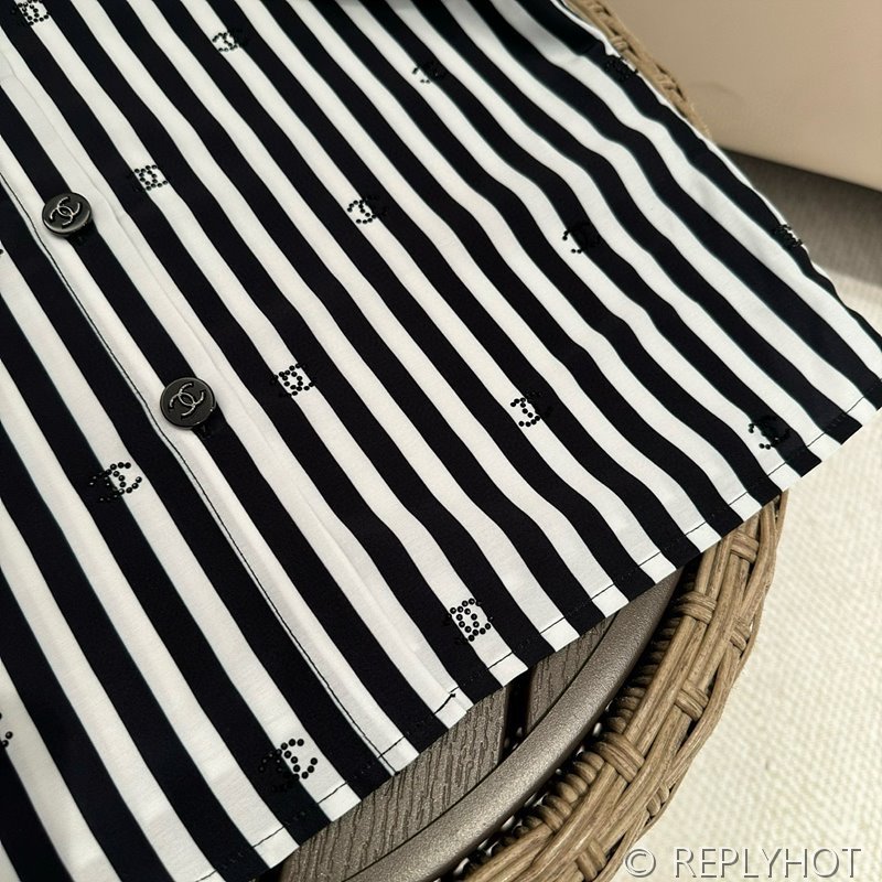 샤넬 코코비치 컬렌션 CC로고 스트라이프 블라우스 2color [매장가 500만원대]