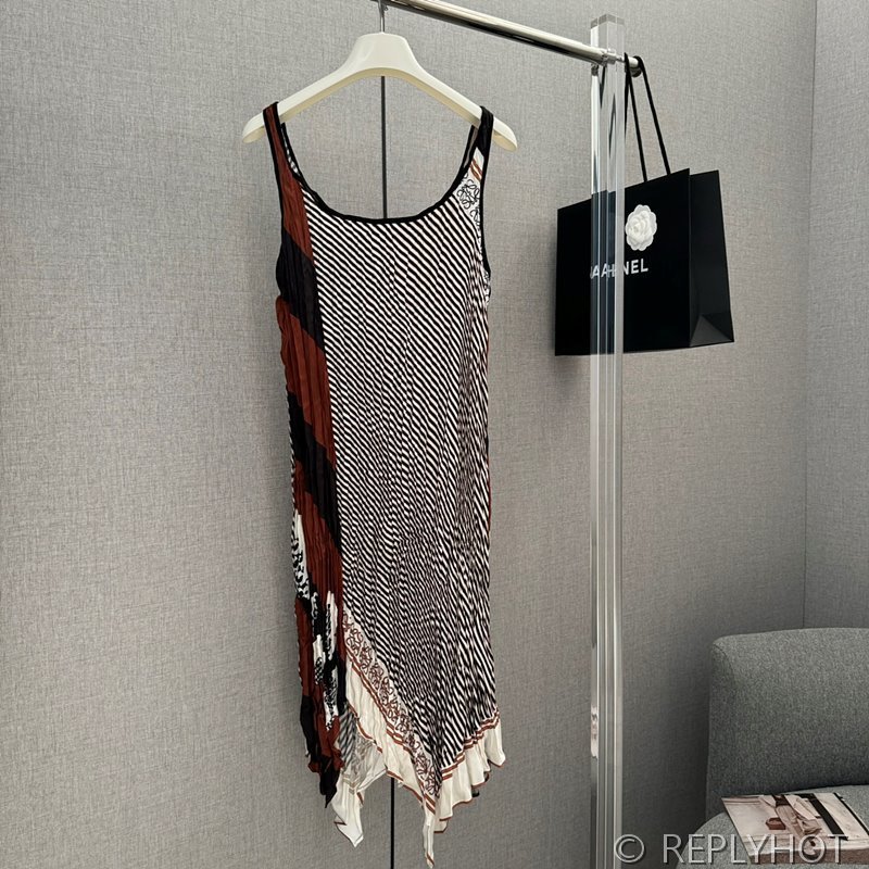 로에베 크링클드 하보타이 탱크탑 [매장가 150만원대]