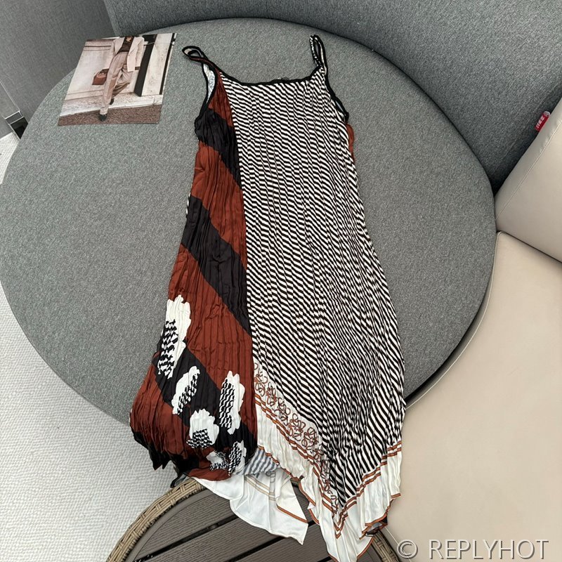 로에베 크링클드 하보타이 탱크탑 [매장가 150만원대]