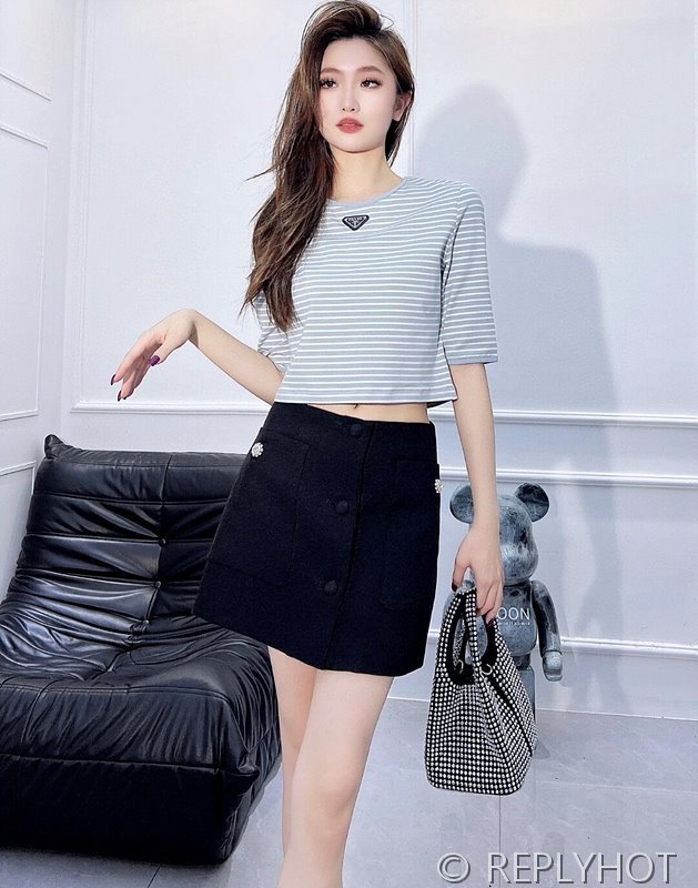 프라다 트라이앵글 로고 반팔티