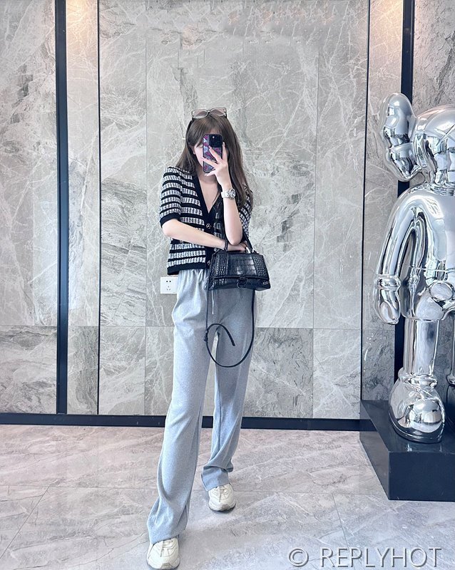 샤넬 스트라이프 브이넥 가디건