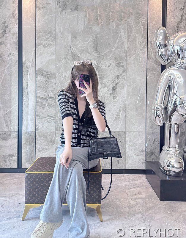 샤넬 스트라이프 브이넥 가디건