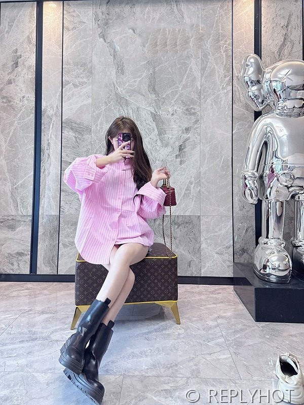 발렌시아가 핑크 스트라이프 셔츠