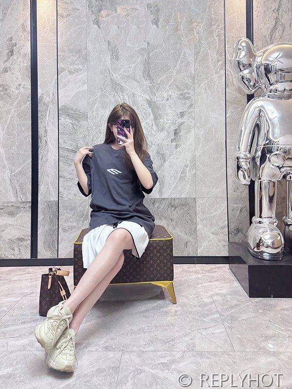 발렌시아가 M로고 반팔티셔츠 / 2컬러