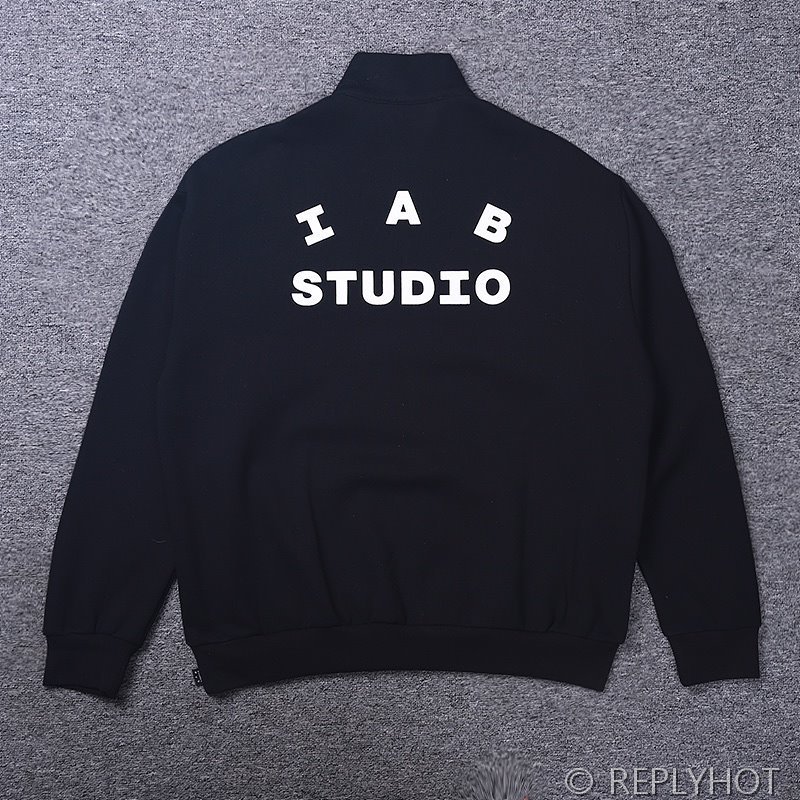 IAB 스튜디오 풀오버 하프 집업 / 블랙화이트