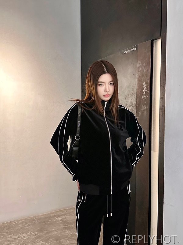 미우미우 벨벳 리벳버튼 트레이닝복세트