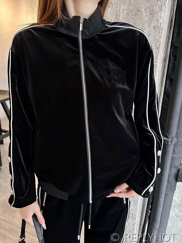 미우미우 벨벳 리벳버튼 트레이닝복세트