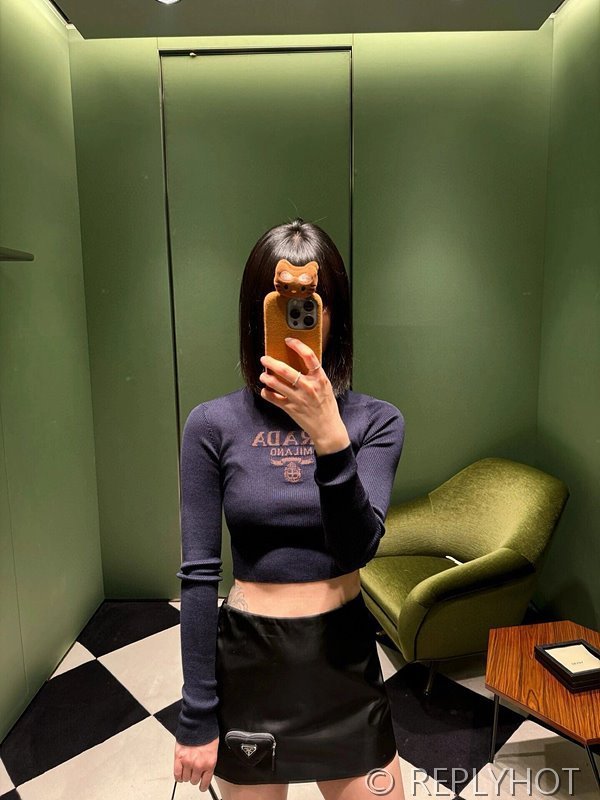 프라다 자카드 로고 긴팔