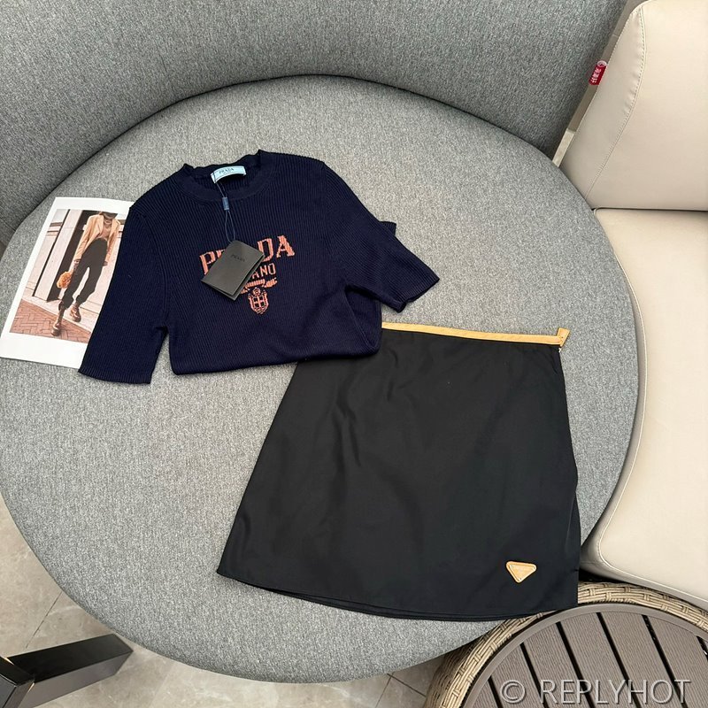 프라다 자카드 로고 반팔