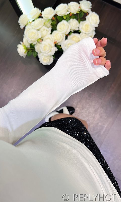 미우미우 다이아 U넥 티셔츠