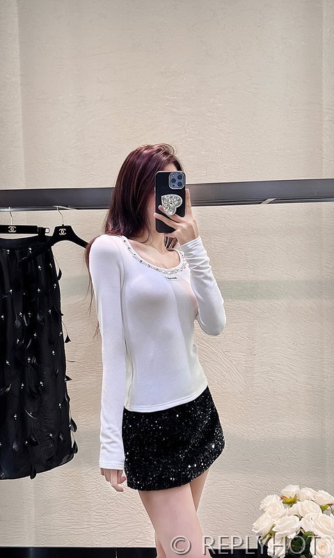 미우미우 다이아 U넥 티셔츠