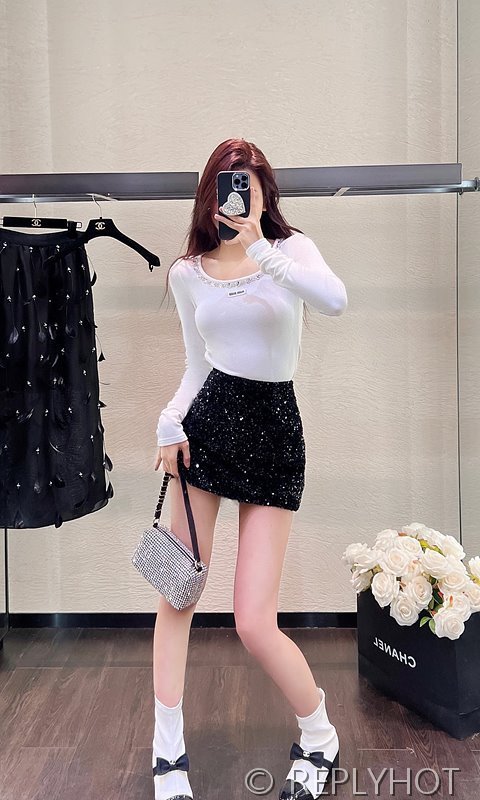 미우미우 다이아 U넥 티셔츠