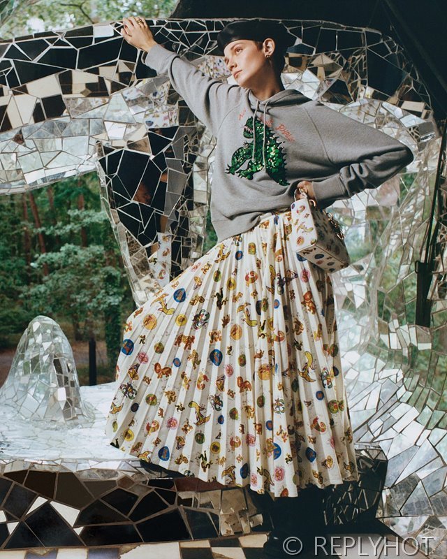 디올 공룡 자수 후드티