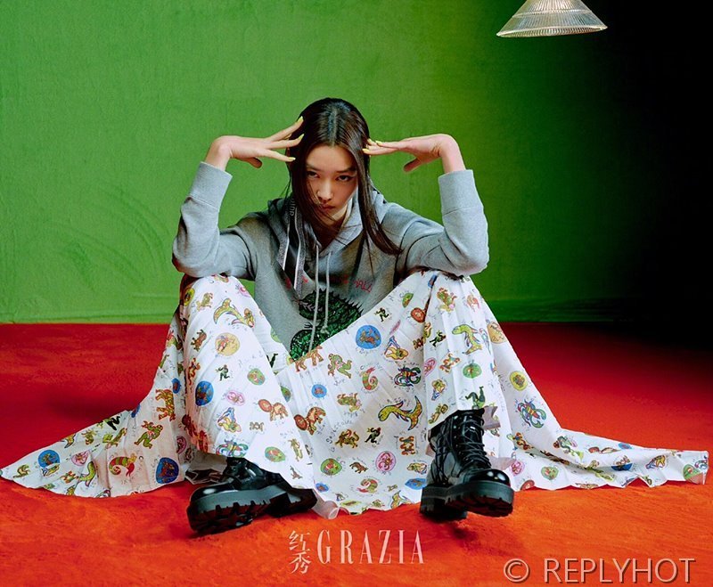 디올 공룡 자수 후드티