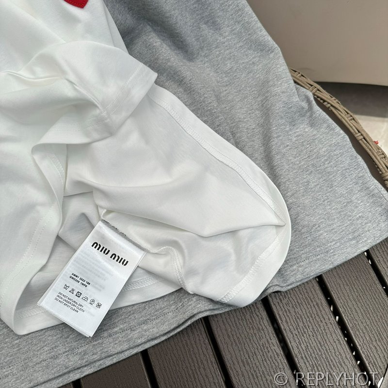 미우미우 러브로고 자수 티셔츠 2color