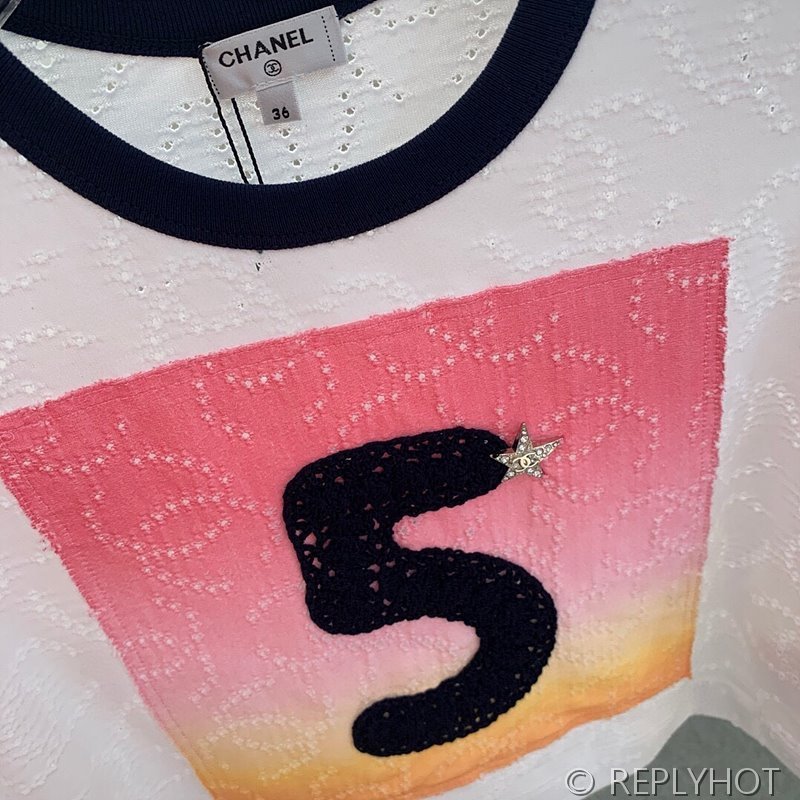 샤넬 로고 크롭티