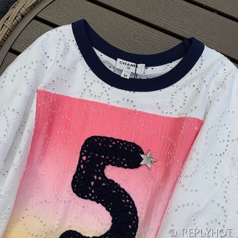 샤넬 로고 크롭티