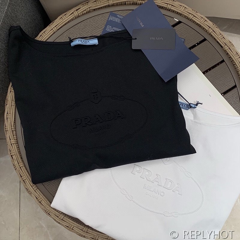 프라다 로고 엠보싱 반팔