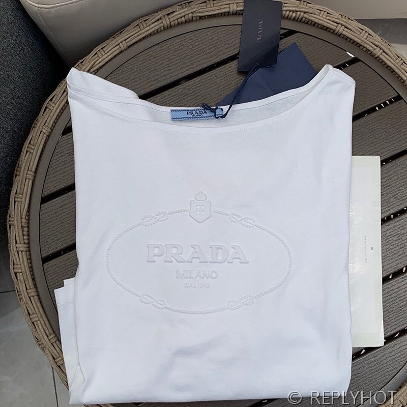 프라다 로고 엠보싱 긴팔