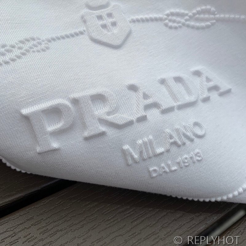 프라다 로고 엠보싱 긴팔