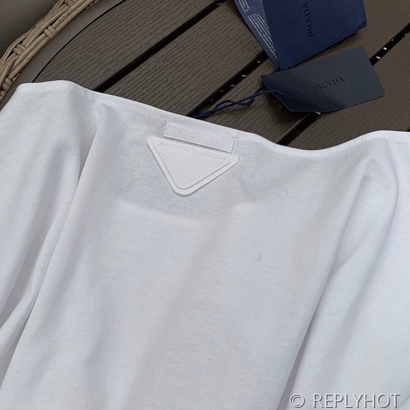 프라다 로고 엠보싱 긴팔