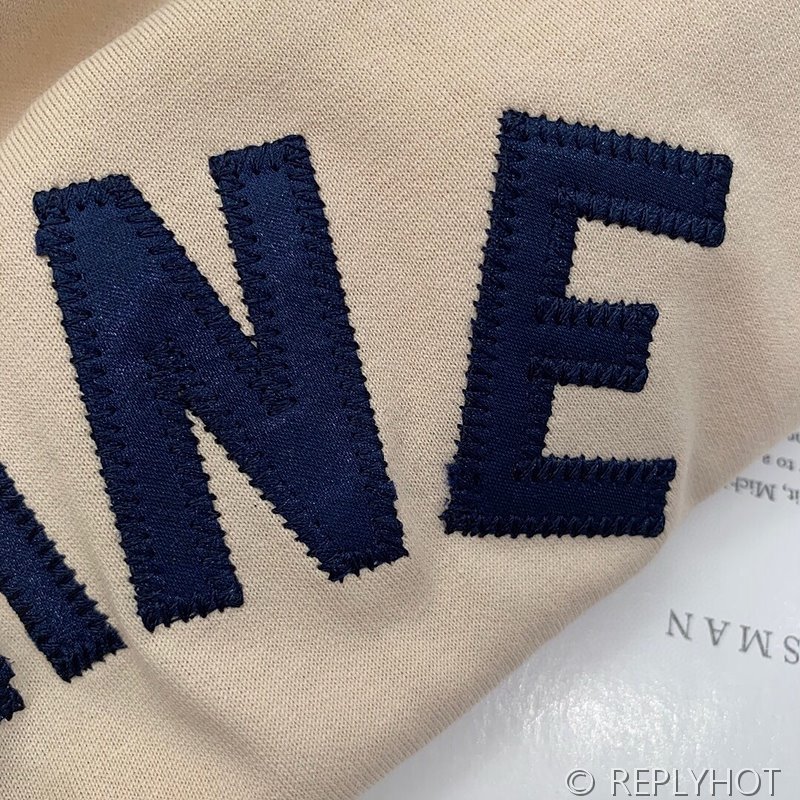 셀린느 로고 자수 반팔