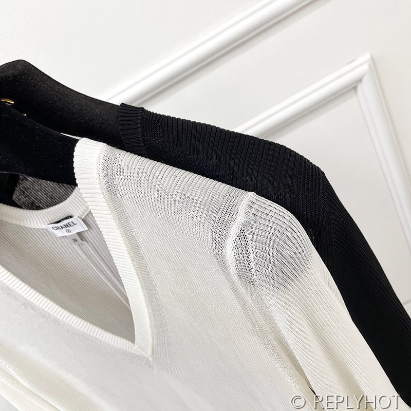 샤넬 V넥 니트 2color