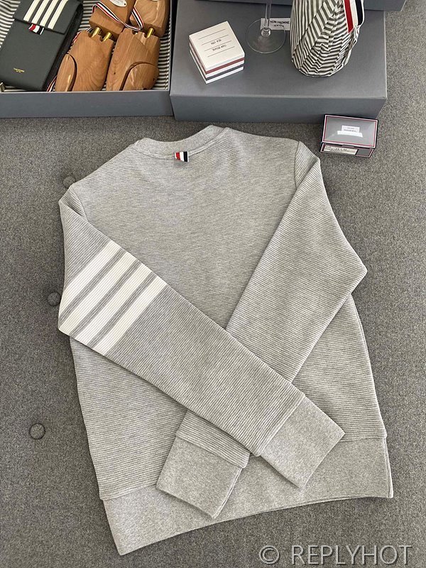 톰브라운 스트레이트 캐주얼 맨투맨 그레이