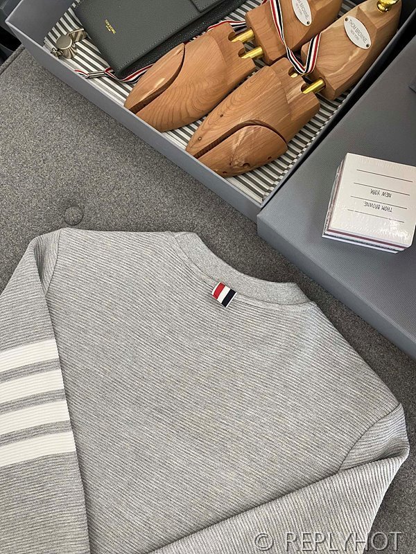 톰브라운 스트레이트 캐주얼 맨투맨 그레이