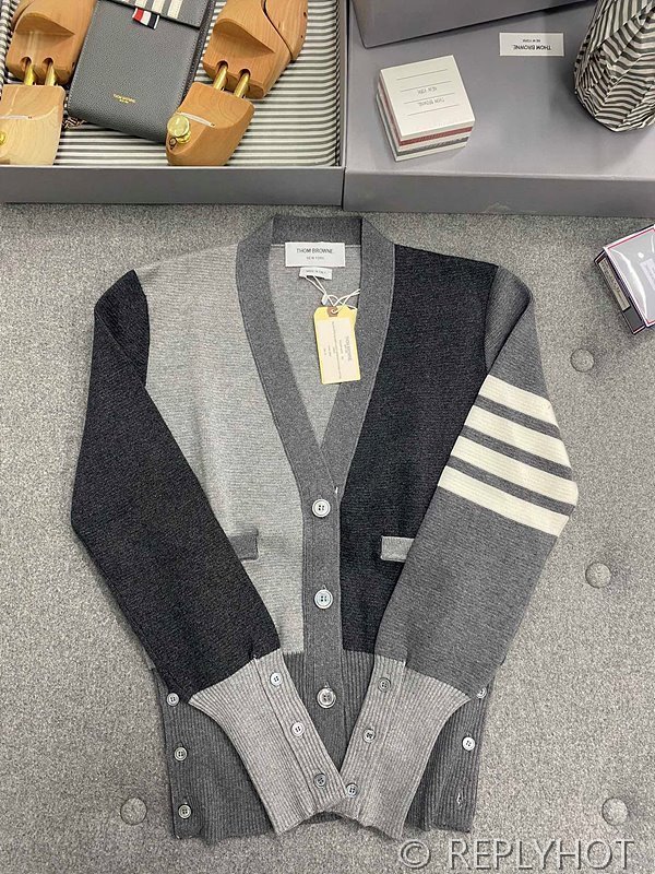 톰브라운 펀믹스 울 브이넥 가디건 [매장가 200만원대]