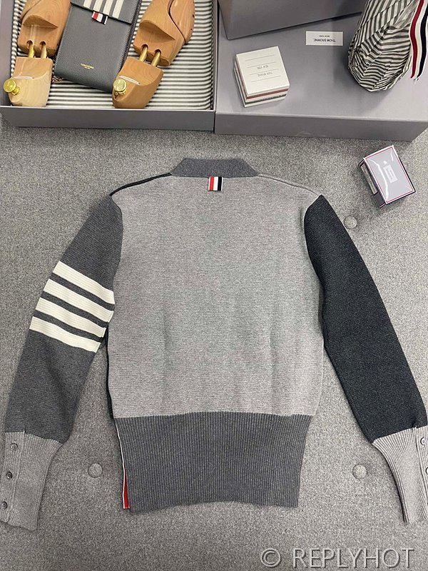 톰브라운 펀믹스 울 브이넥 가디건 [매장가 200만원대]