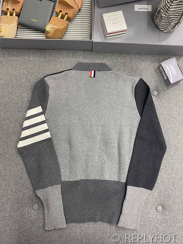 톰브라운 펀믹스 울 브이넥 가디건 [매장가 200만원대]