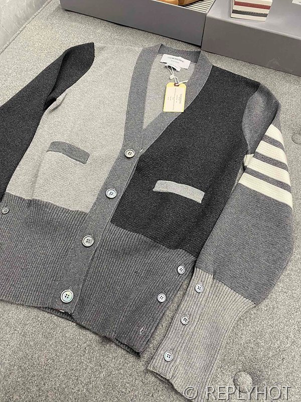 톰브라운 펀믹스 울 브이넥 가디건 [매장가 200만원대]