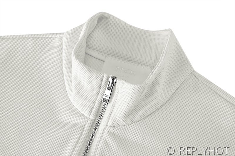 프라다 와플 하프 지퍼 스웨트 남여공용 [매장가 260만원대]