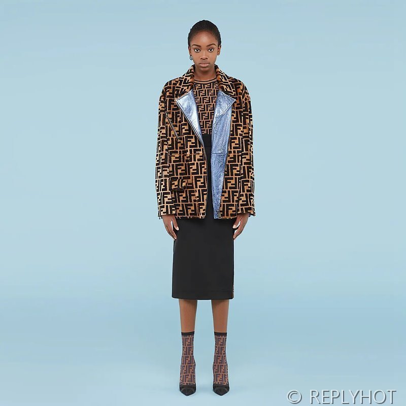 펜디 레이디스 클래식 로고 반팔 [매장가 288만원대]