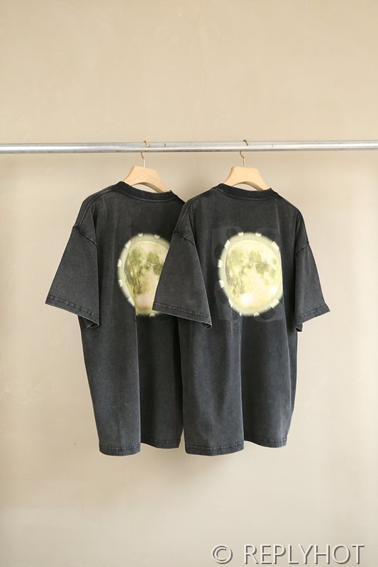 오프화이트 달 반팔 남여공용 [매장가 160만원대]