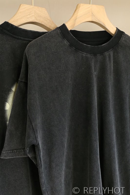 오프화이트 달 반팔 남여공용 [매장가 160만원대]