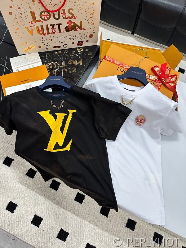 루이비통 lv프린팅 체인 반팔 [매장가 240만원대]